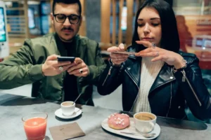 How do I ask an influencer to promote my restaurant_